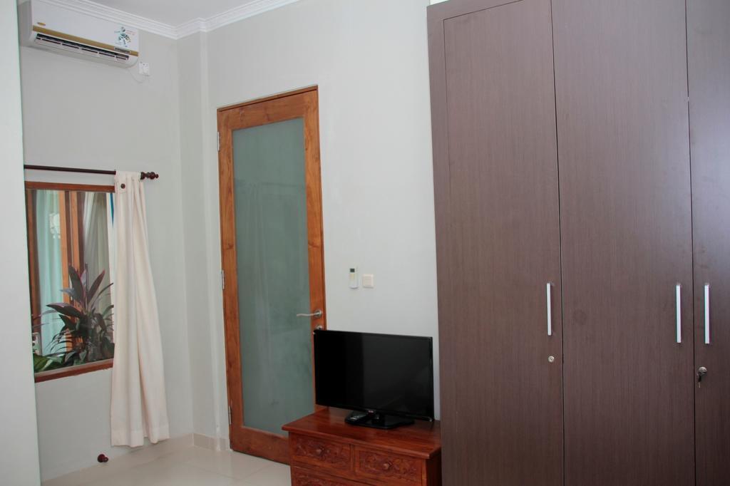 סמיניאק Villa Anyelir חדר תמונה
